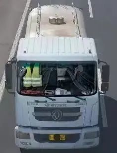 开车还敢打电话　看看谁被监控拍下了