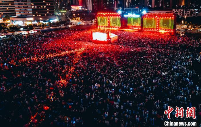 2024爱玛·追星南昌红谷滩银河左岸音乐节在江西省南昌市红谷滩区的中国南昌VR产业基地北大草坪举行。 主办方供图