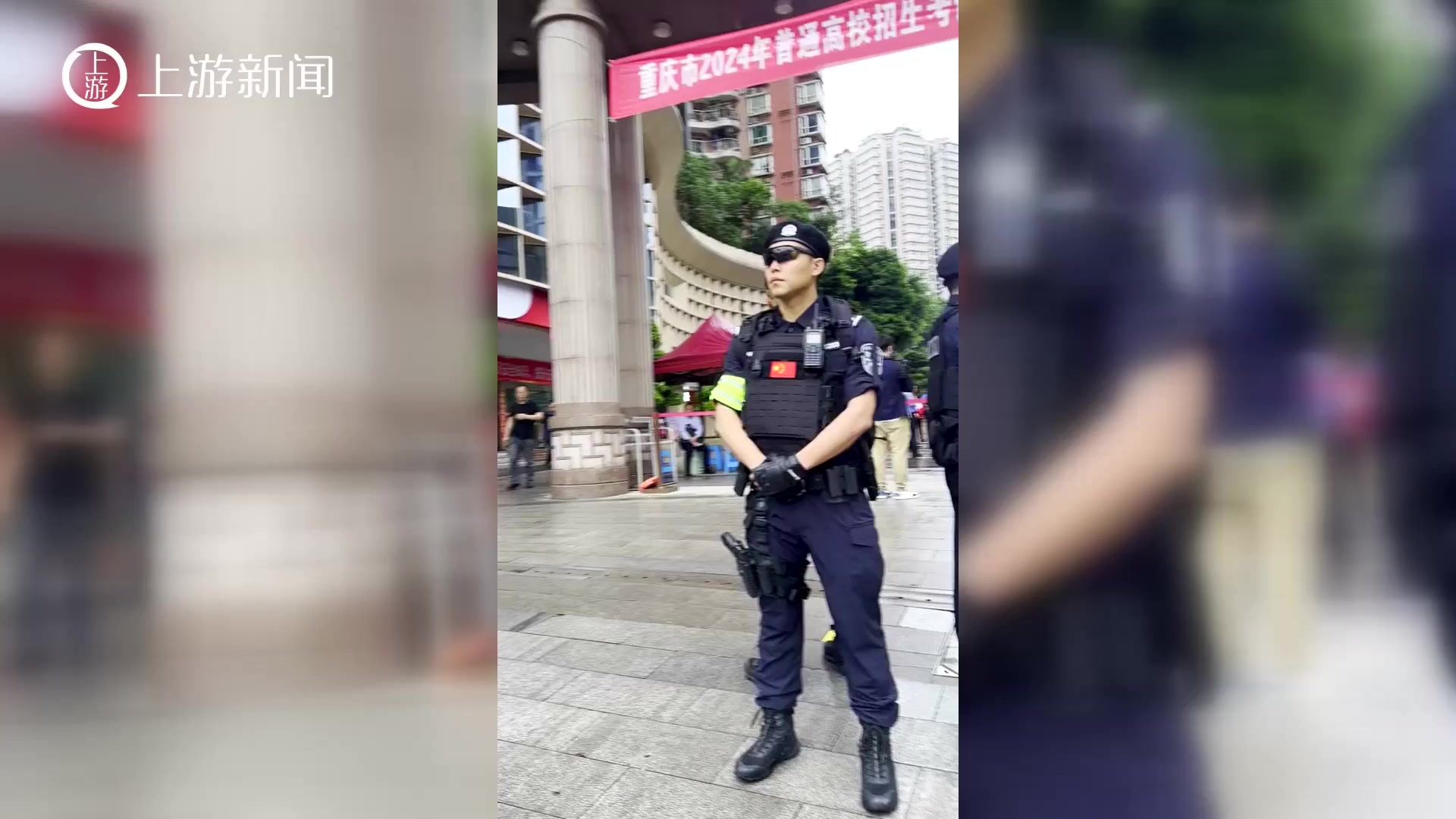 与考生击掌加油的特警小哥发出邀请:欢迎报考警校