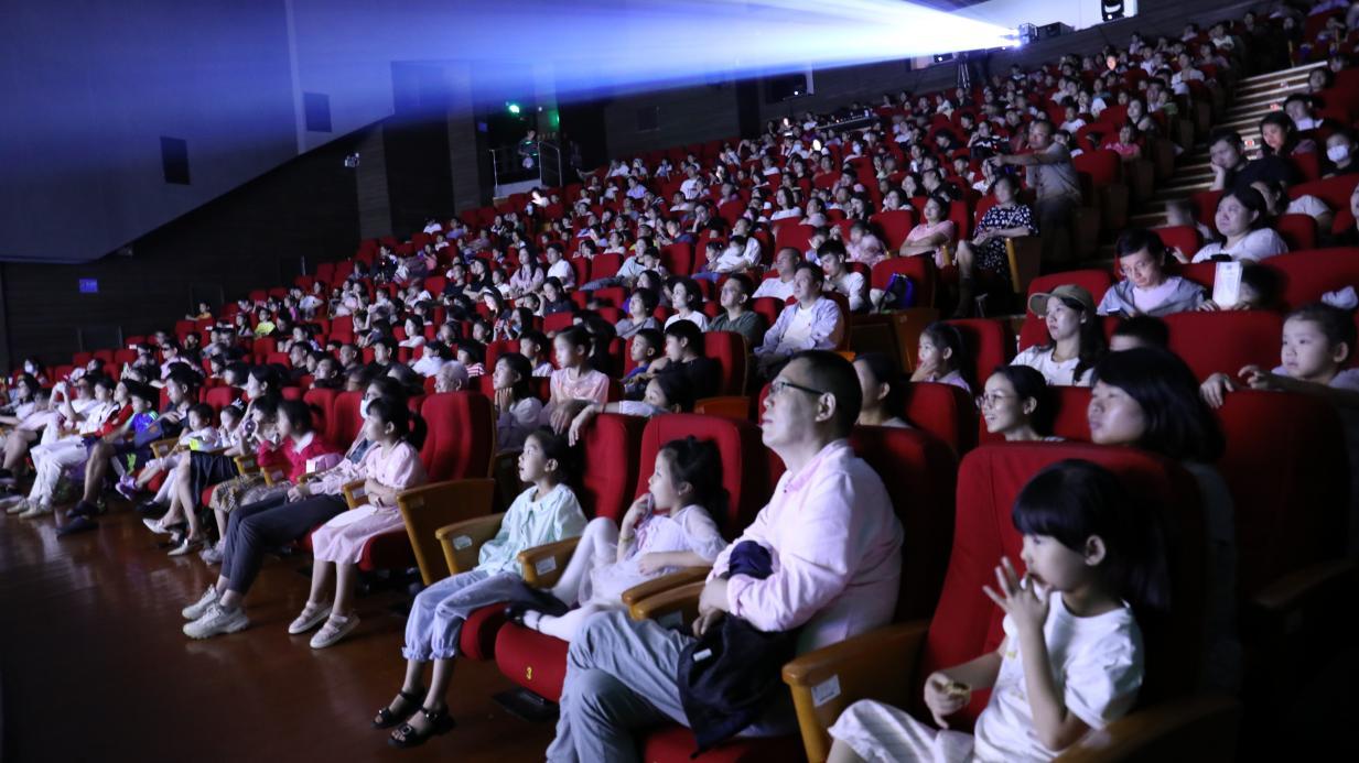 星空剧场《巴啦啦小魔仙》演出现场观众