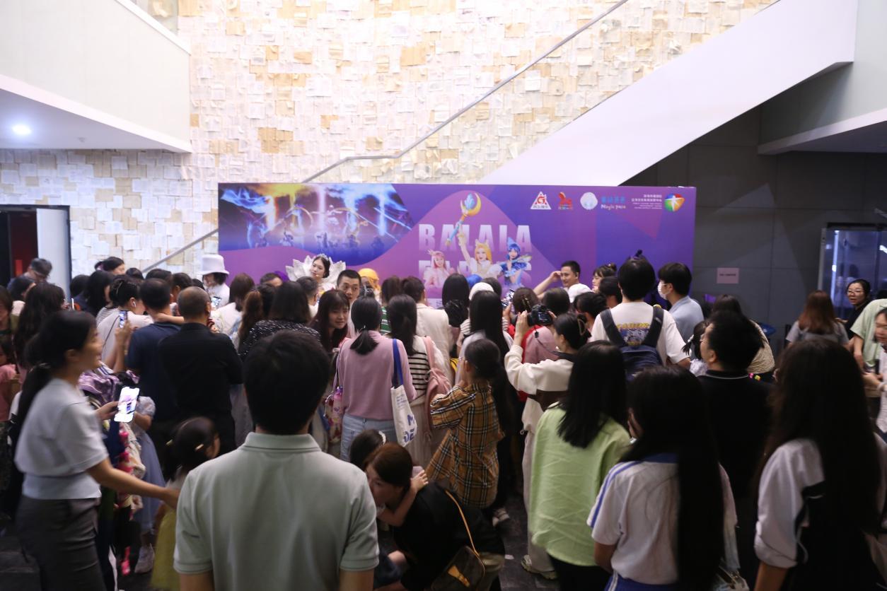 一票难求，场场爆满。