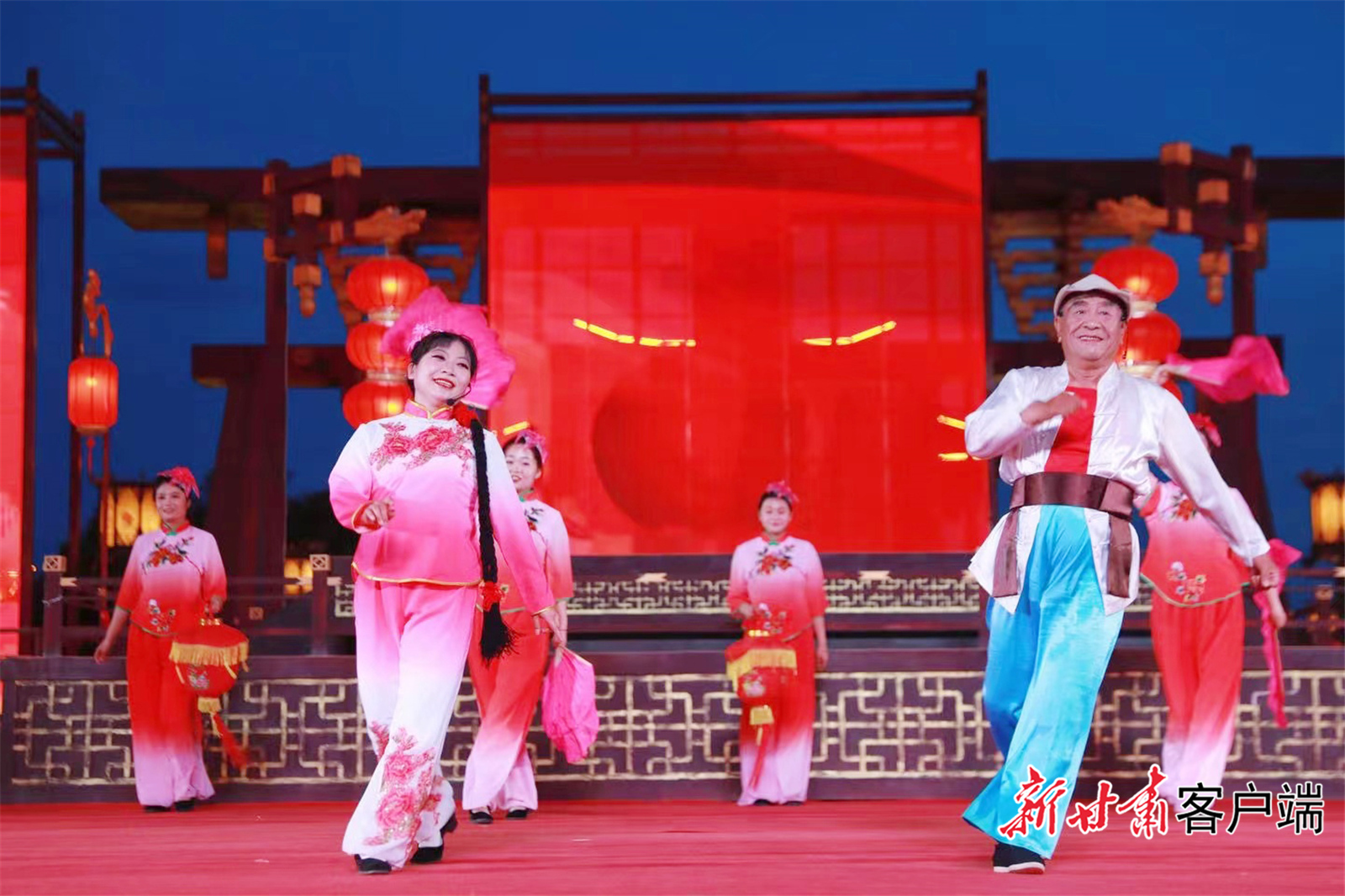 晚会上演出甘州小调