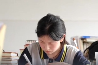 老师称姜萍最好能申到常熟理工 常熟理工发文：期待报考 硕士再去浙大 助你实现梦想