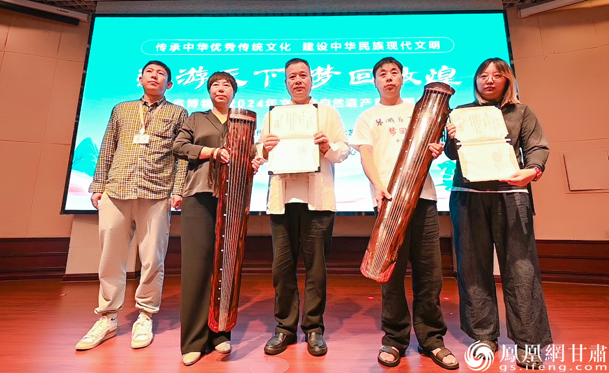 古琴斫制名家向甘肃省博物馆赠琴