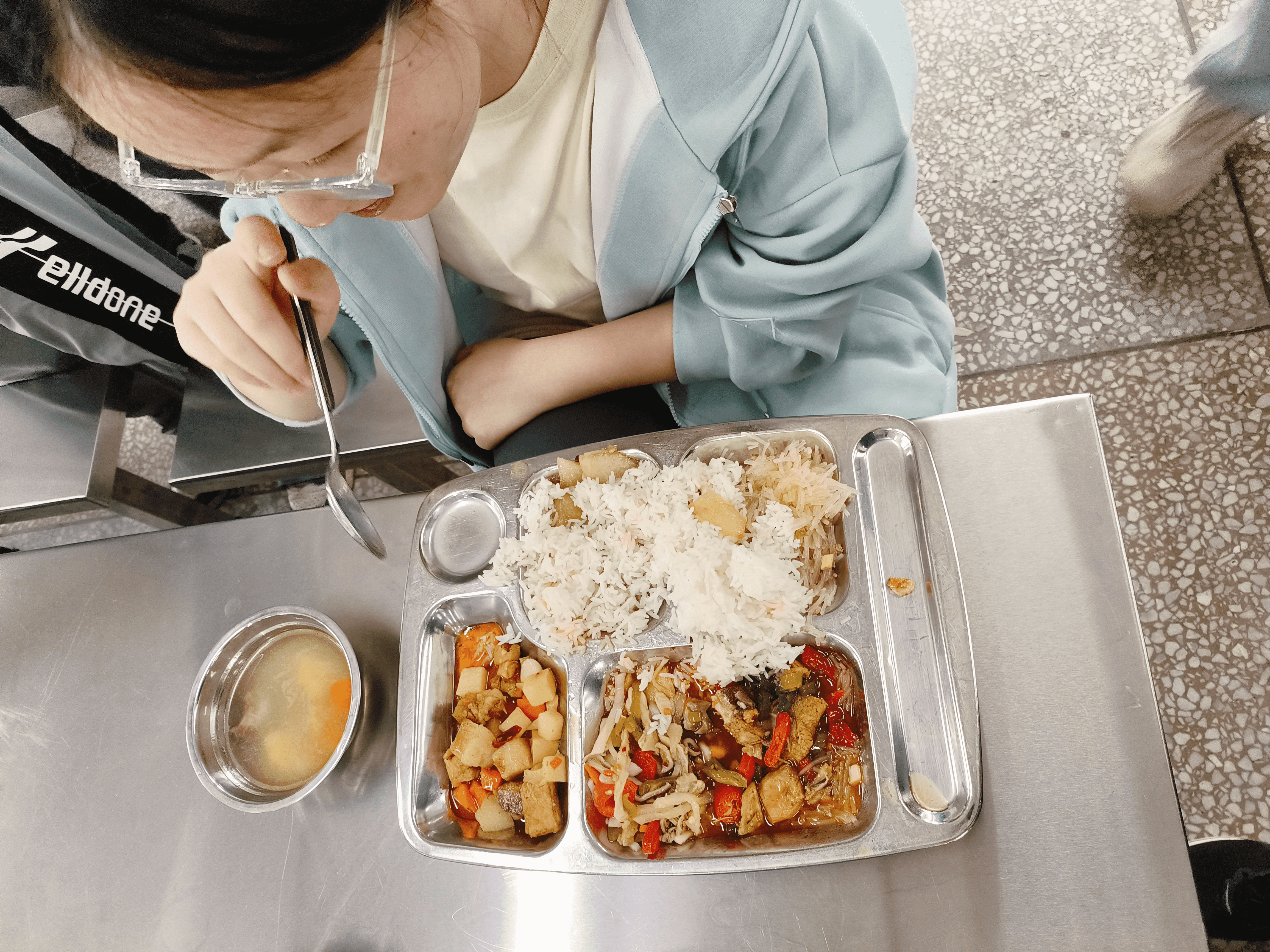 平江二中多彩文明花绽放助高考