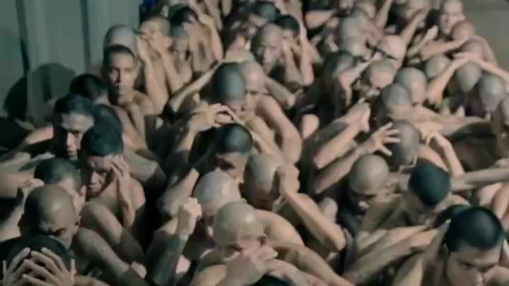 萨尔瓦多政府将2000名囚犯转移到“超级监狱”，多人身上有帮派文身