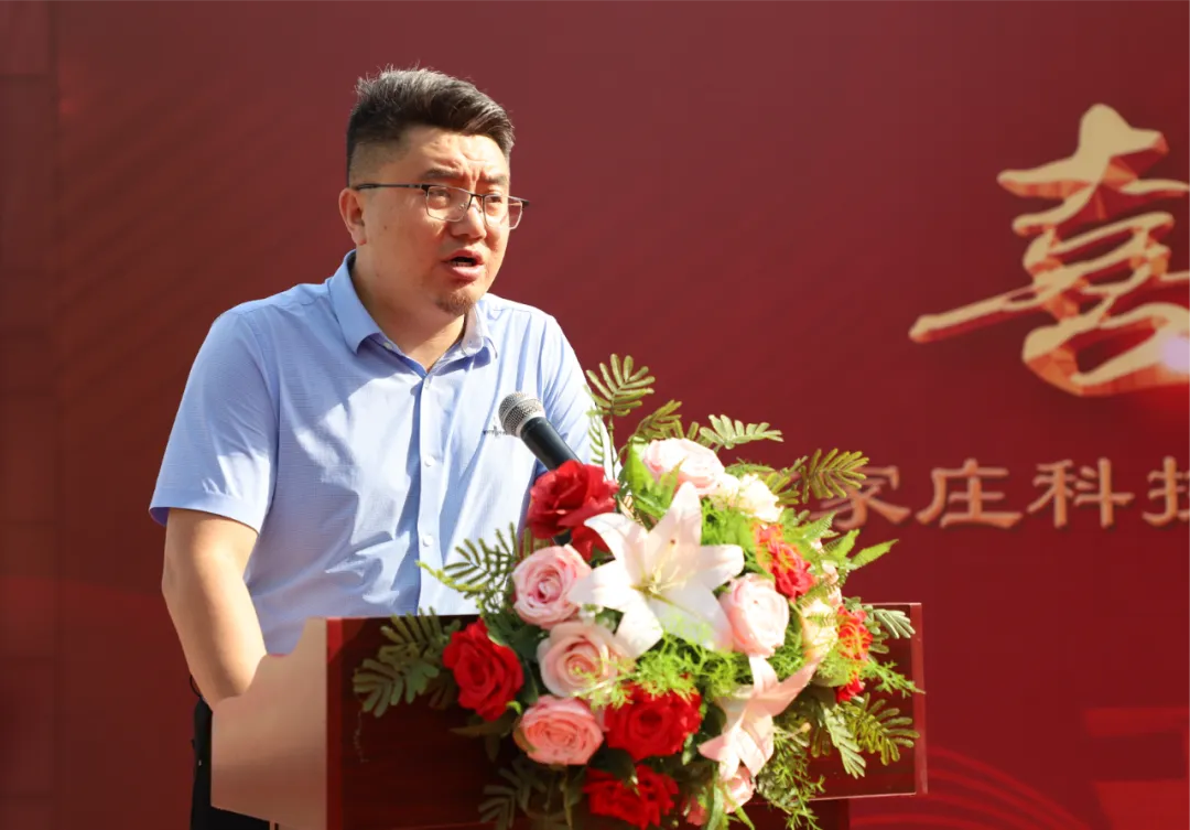 杨柏鹏代表施工单位致辞