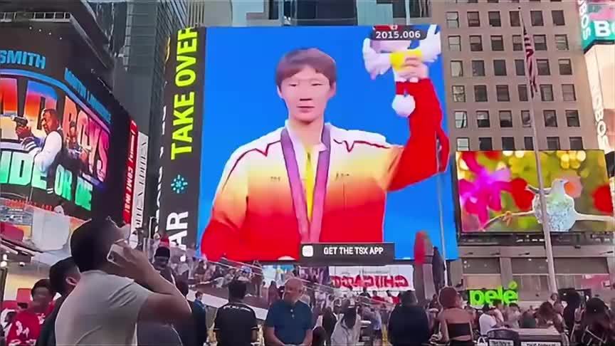 王曼昱粉丝闹大了！登上纽约时代广场屏幕喊冤，刘国梁李隼被打脸
