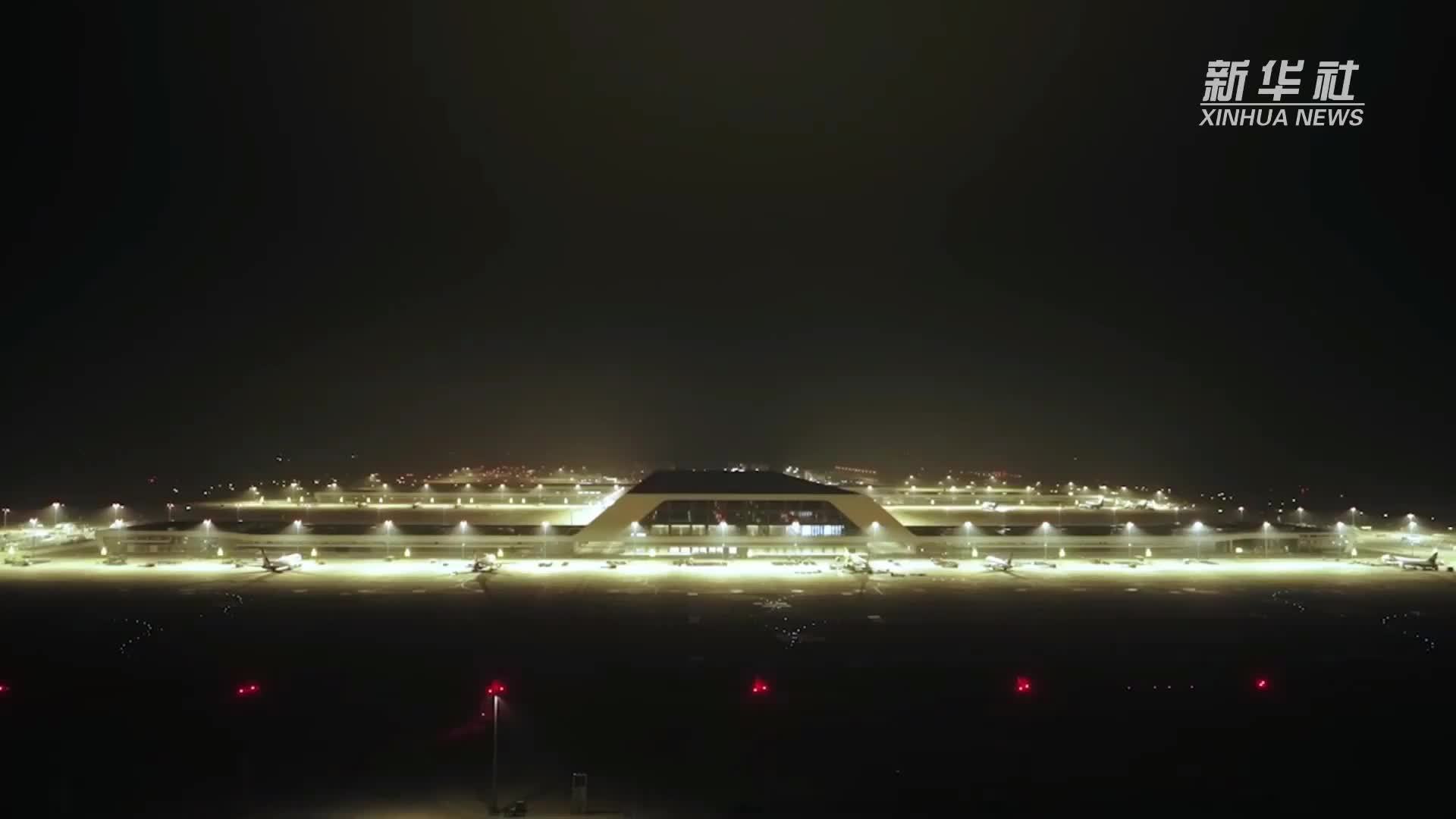 新华全媒+｜我国首个专业货运枢纽机场国际货邮吞吐量突破10万吨