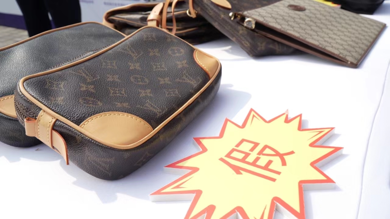 货值1500余万元 重庆集中销毁50万件侵权假冒伪劣商品