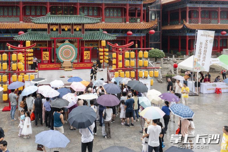 除文旅集市外，6月11日，国风游园会也将正式开始为期一周的节目展演，相声、弹词、口技等非遗节目将亮相活动现场。