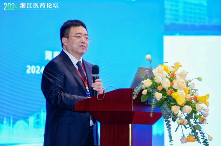 会上,都正生物董事长/总裁欧阳冬生作主题报告。