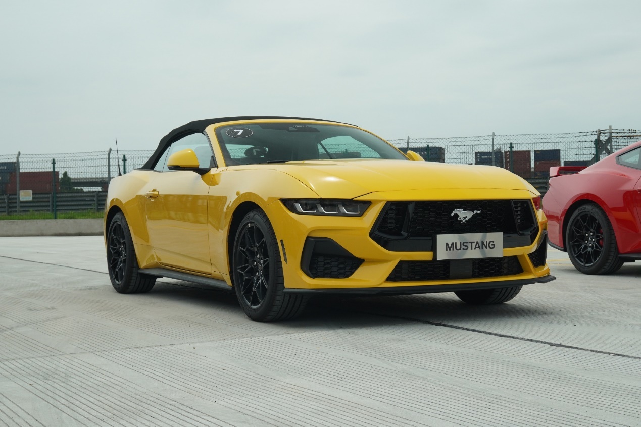 全新福特Mustang® 2.3T硬顶性能版和敞篷运动版上市，售价38.98万起