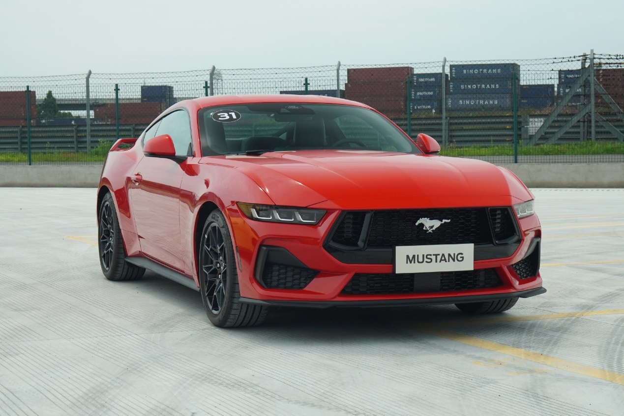 全新福特Mustang® 2.3T硬顶性能版和敞篷运动版上市，售价38.98万起