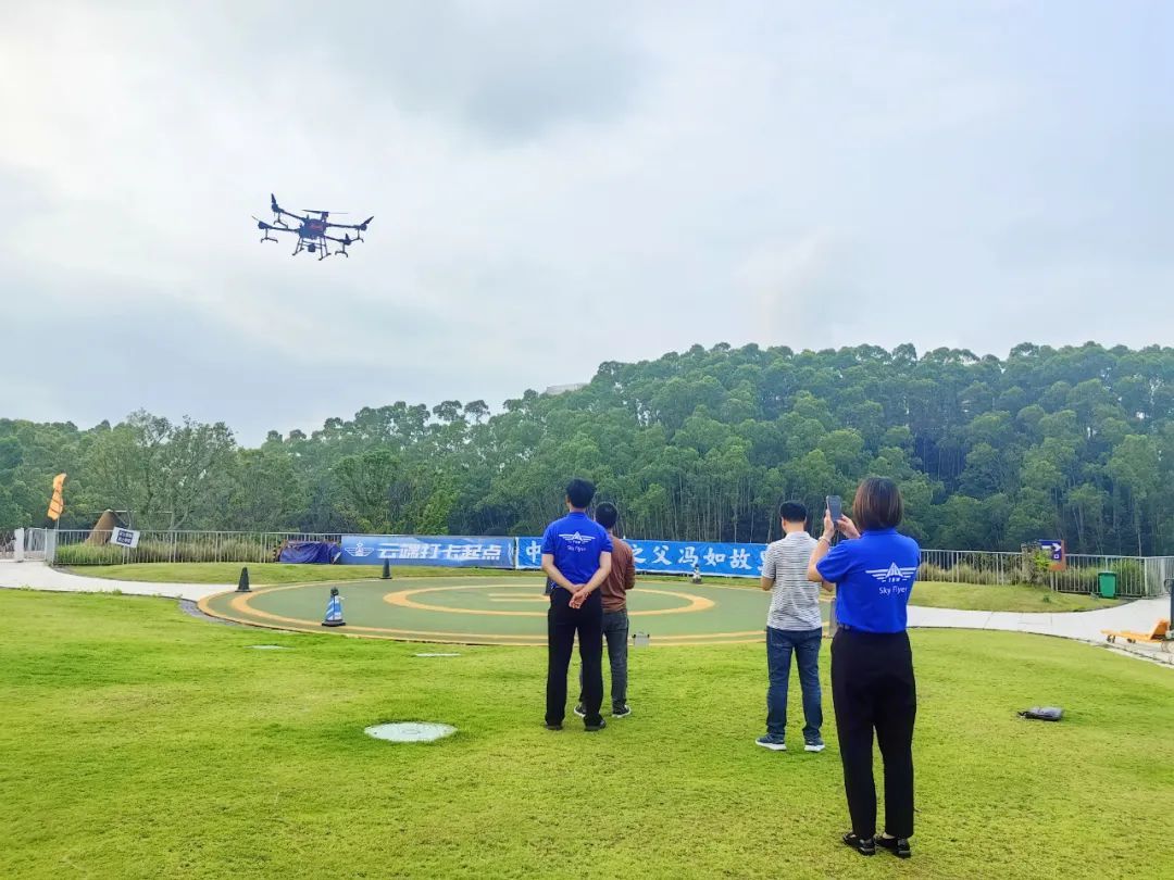 不少公司或个人专门到恩平市飞行主题馆进行无人机培训 胡伟杰 摄
