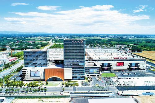 永定城&middot;京津冀（固安）国际商贸城是固安县承接北京非首都功能疏解的标志性工程，全力“打造中国北方时尚中心”。