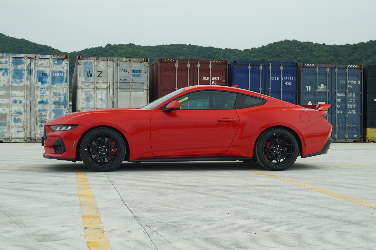 全新福特Mustang® 2.3T硬顶性能版和敞篷运动版上市，售价38.98万起