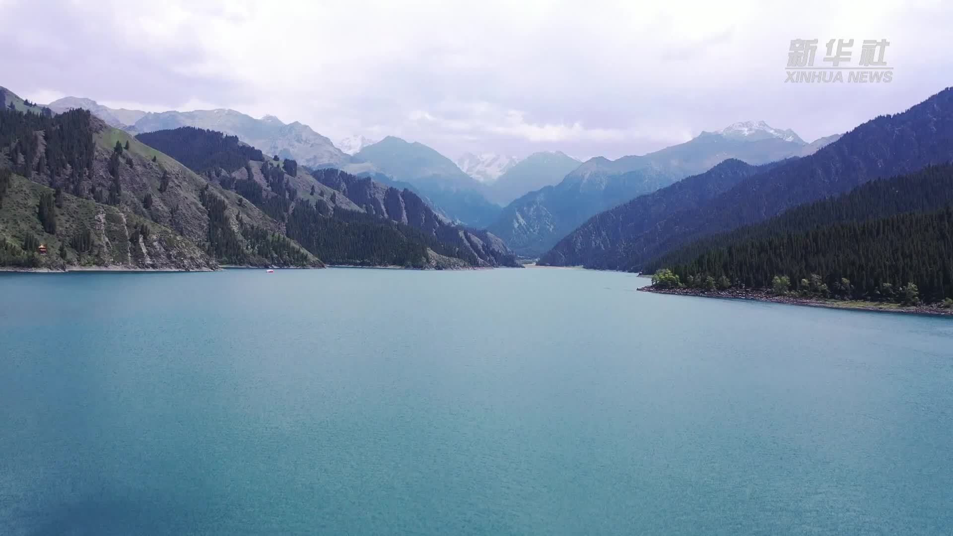 天山天池：湖光山色惹人醉