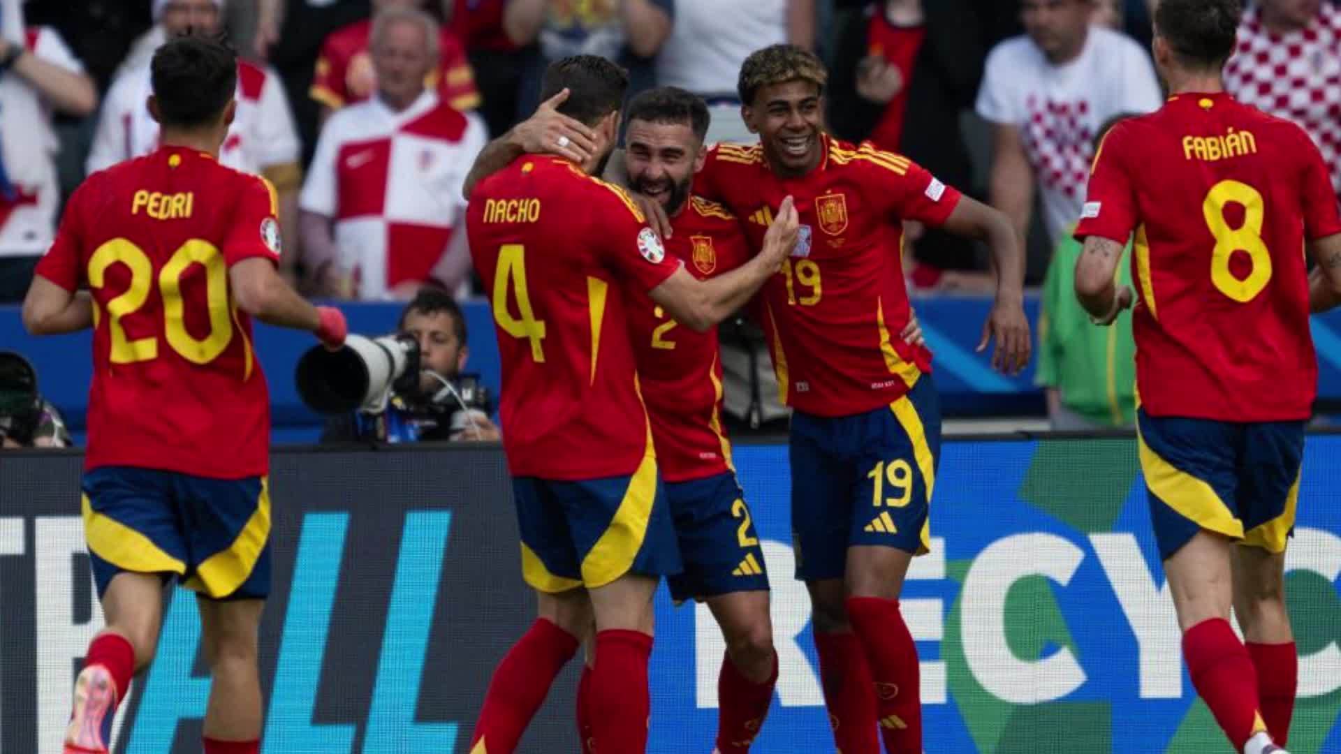 带着家庭作业去踢欧洲杯，西班牙16岁球员亚马尔已创造多项纪录