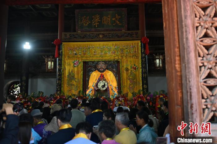 6月21日，2024(甲辰)年公祭中华人文始祖伏羲大典在甘肃天水举行，来自海峡两岸及港澳地区约500人现场共祭中华人文始祖伏羲。中新社记者　李亚龙　摄