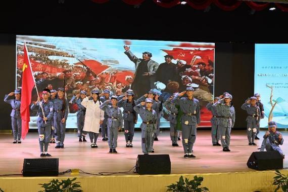 御锦城小学课本剧《丰碑》