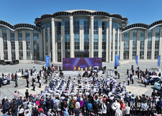 活动现场人气火爆，气氛热烈。