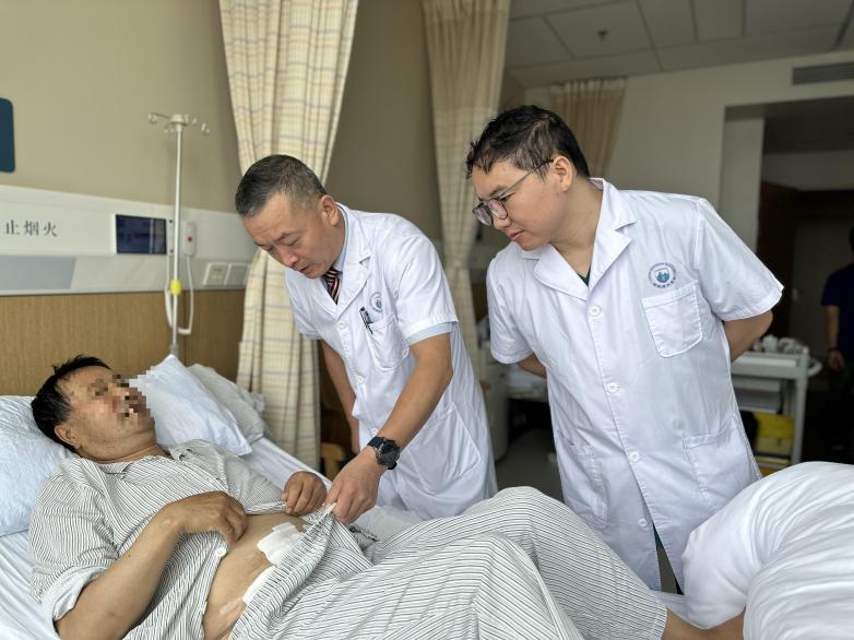 7年内患两种癌 老人跨越6000里南下深圳寻医