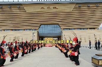 威武雄壮的凉州攻鼓子在武威景区展演
