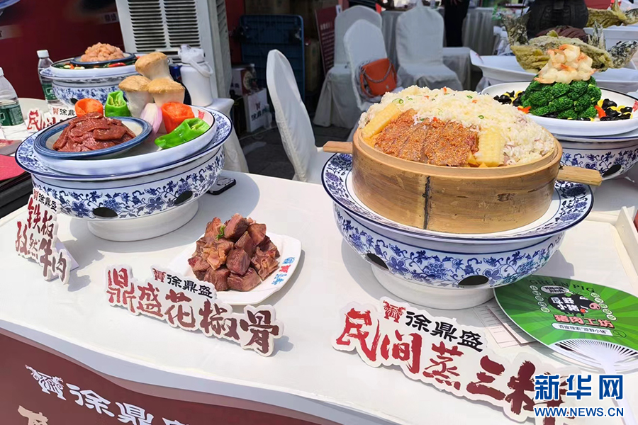 重庆徐鼎盛餐饮管理有限公司现场展示的美味菜品。新华网 韩梦霖 摄