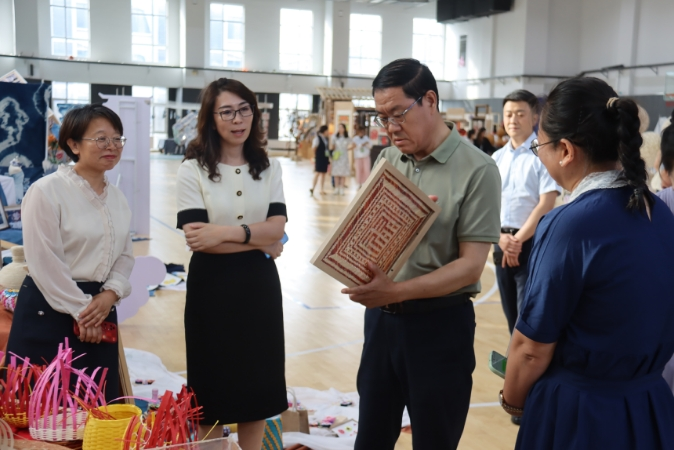 研思融汇新篇,美育浸润未来!2024年艺术核心素养课程中小学美术主题单元跨学科教学研讨会成功举办