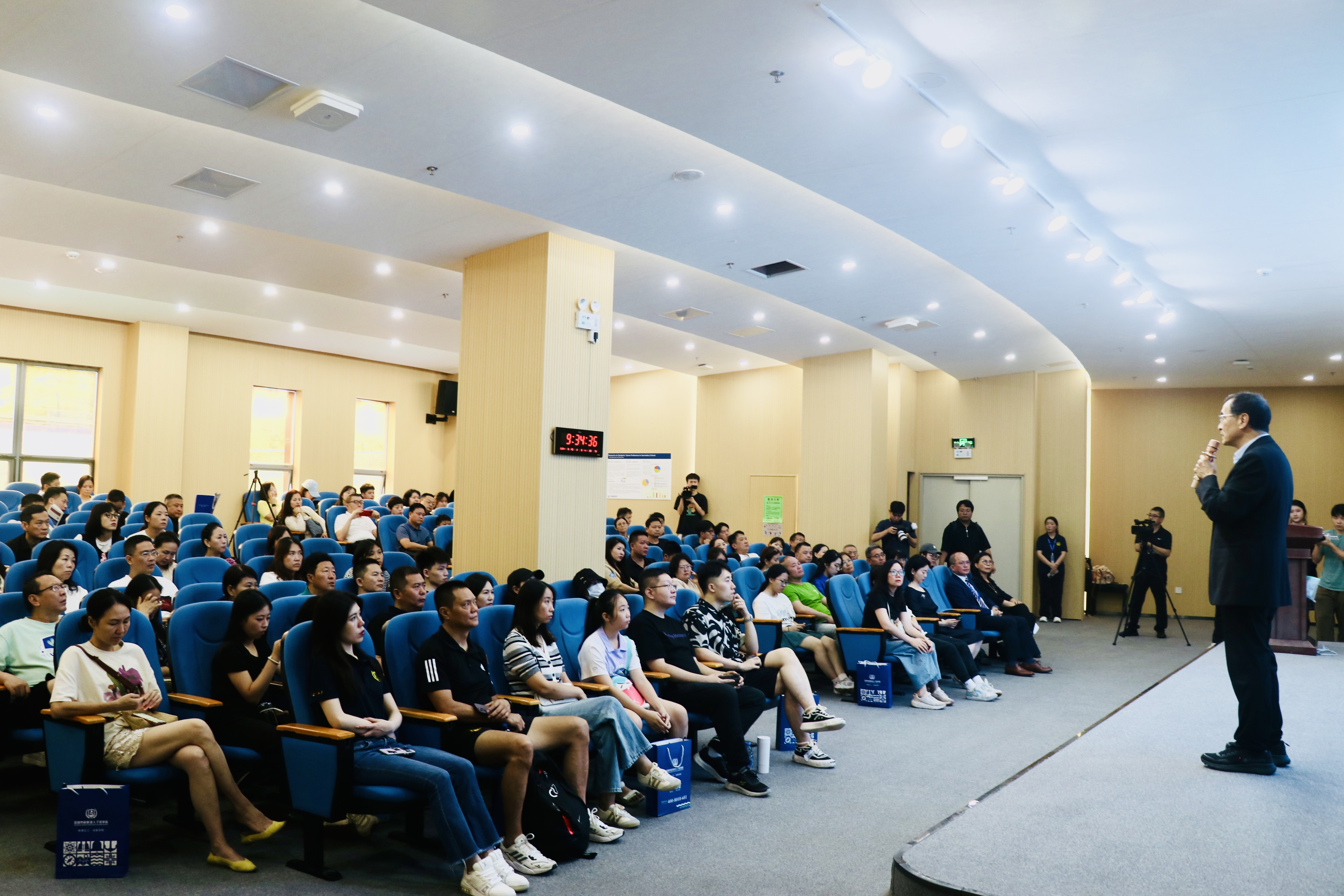 深圳市鲸帆港人子弟学校龙华分校成立 助力湾区教育多元化