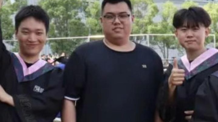 31岁辅导员被100多名学生写进毕业论文致谢