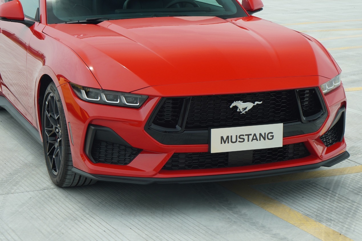 全新福特Mustang® 2.3T硬顶性能版和敞篷运动版上市，售价38.98万起