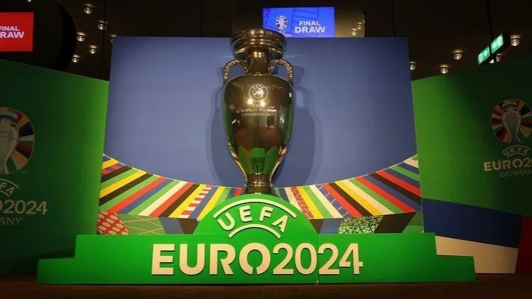全中國熬夜看歐洲杯的球迷，都被這個東西硬控瞭兩分鐘
