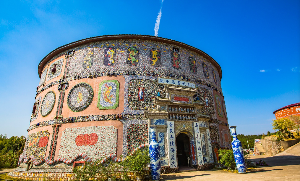 余二妹建造的“瓷宫”。作者供图