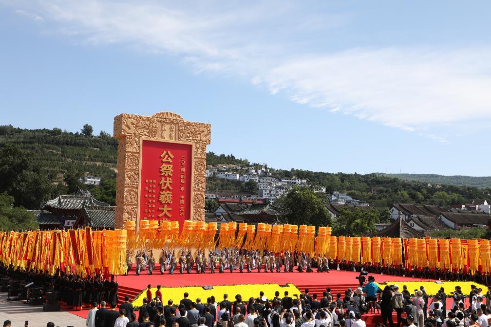6月21日，演员在公祭伏羲大典上表演乐舞告祭仪式。新华社记者　张智敏　摄
