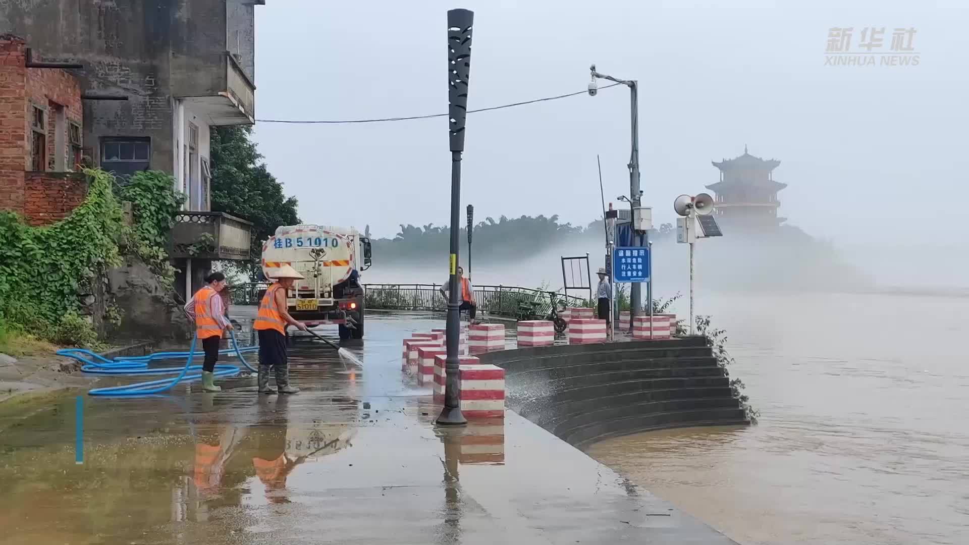 广西融安：洪水渐退清淤忙