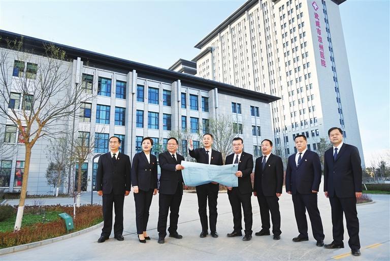 武威市凉州医院领导班子在谋划医院发展