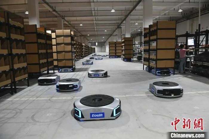 图为樟树市祥鑫医药物流公司智能立体仓库。肖龑 摄