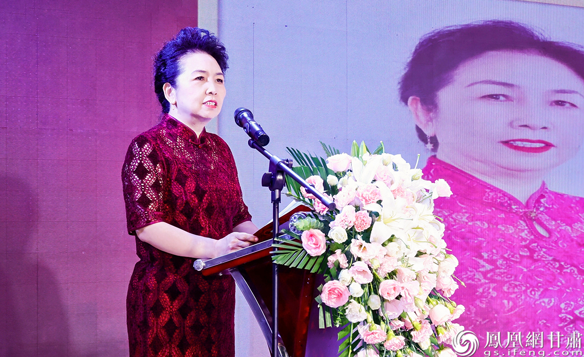 甘肃省女企业家联合会会长郝一颖介绍商会十年发展历程