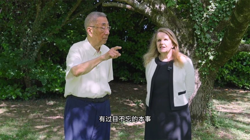 丁肇中用重庆话夸爱人：我的夫人很聪明 有过目不忘的本事