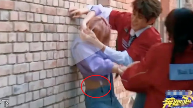 撕名牌掀女嘉宾上衣？现在跑男太没下限，全靠同行衬托又被骂惨封面图