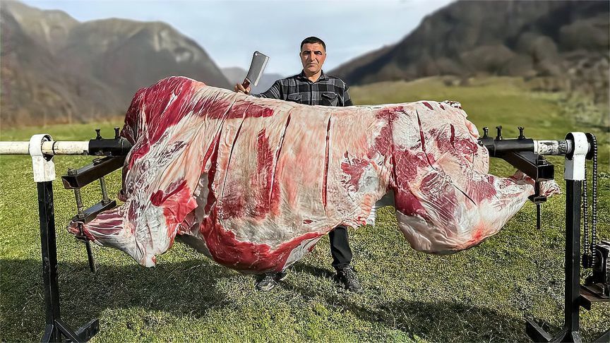 见识一下，阿塞拜疆人是怎么烤一头牛的，方式独特设备齐全专业
