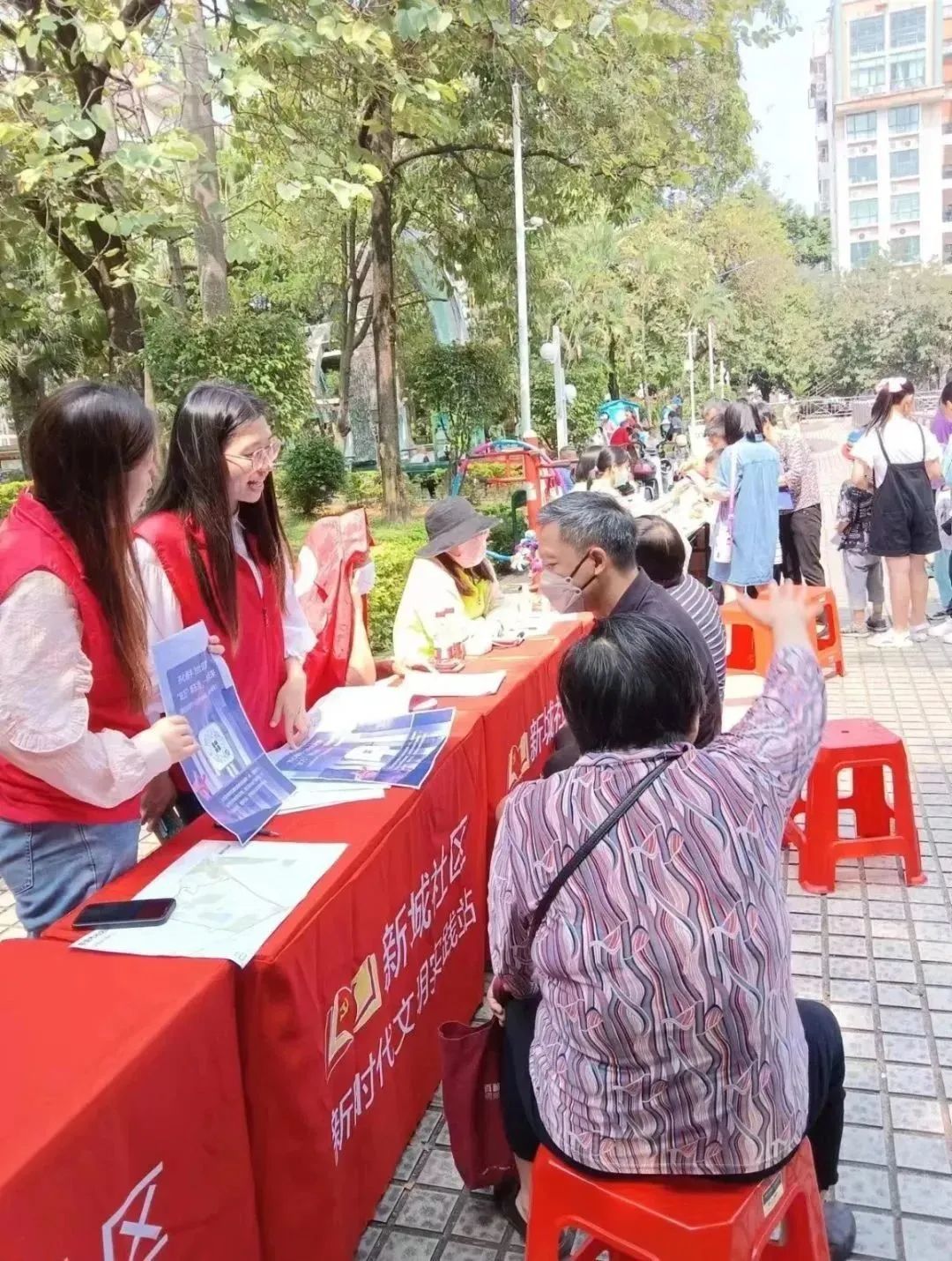 南城街道新城社区-便民服务活动现场
