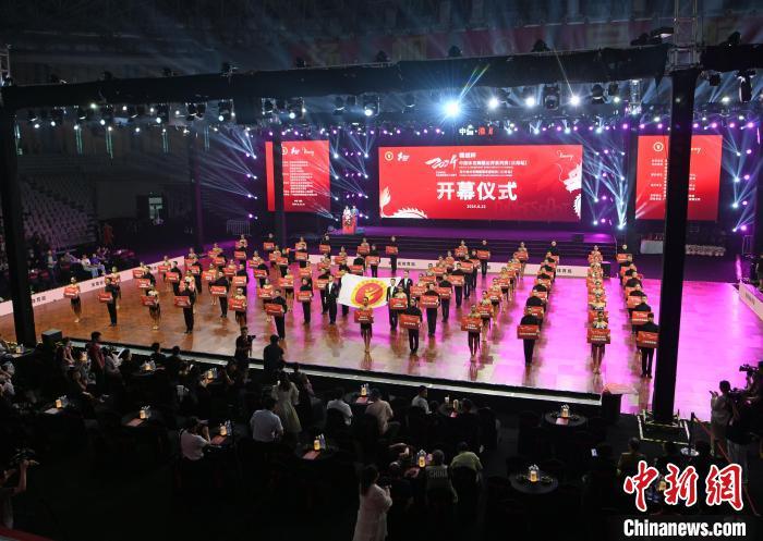 1300余名舞者角逐中国体育跳舞公开系列赛（淮南站）