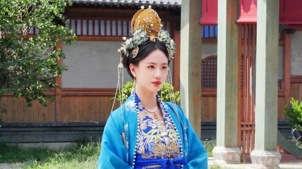 李梦穿搭被吐槽，本人回应“真不觉得丑”，曾因耍大牌差点被封杀封面图