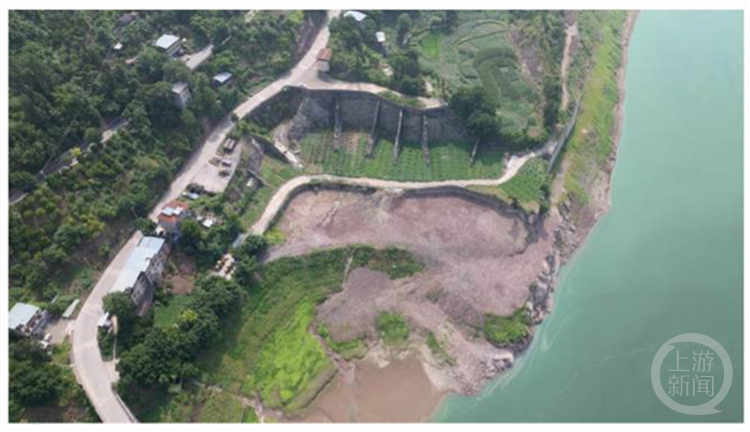 云阳绍新码头整改前后对比图