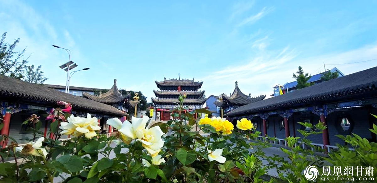 山楂小镇风光迤逦，处处生机盎然。