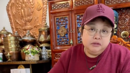 韩红瘦了！小脸大眼吃生肉，无名指戒指抢眼，网友：孩子要到了吗封面图