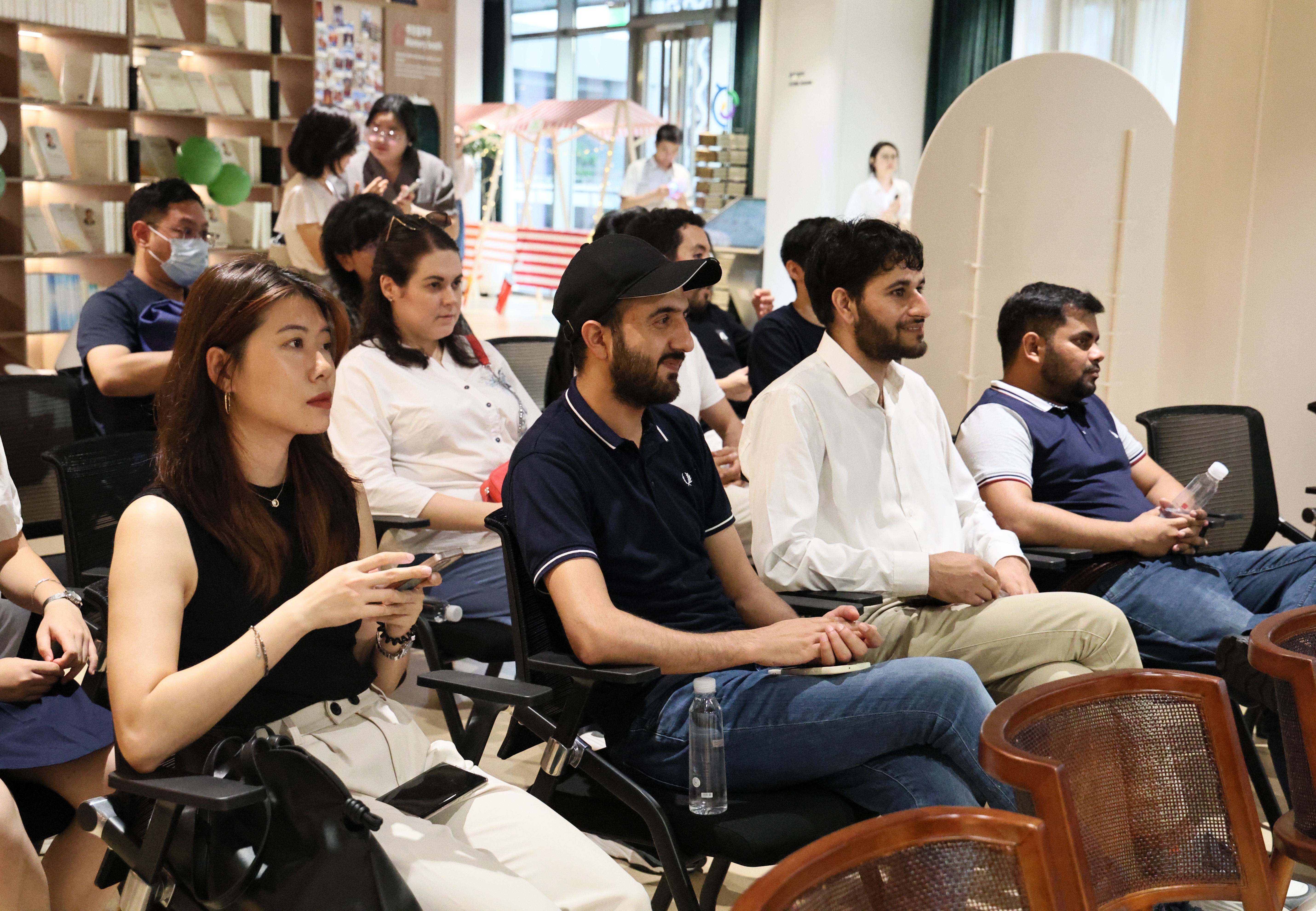 创新基层移民融入服务举措，让中外留学青年在深发展更便利！